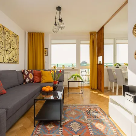 Autumn With Balcony And Two Bedrooms By Renters アパート