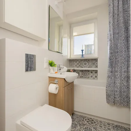 Autumn With Balcony And Two Bedrooms By Renters