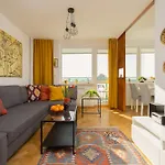 Autumn With Balcony And Two Bedrooms By Renters Apartamento