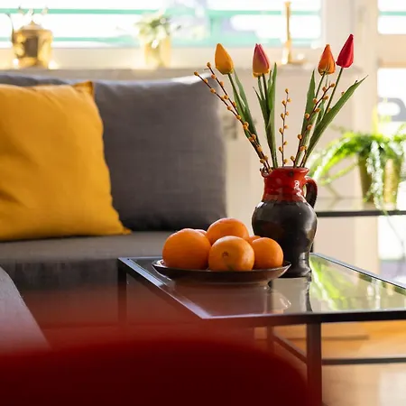 Autumn With Balcony And Two Bedrooms By Renters *