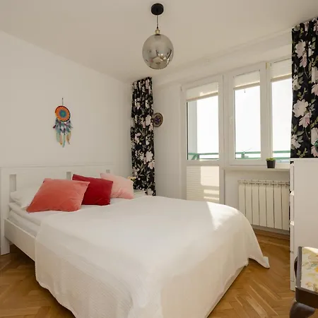 Apartament Autumn With Balcony And Two Bedrooms By Renters
