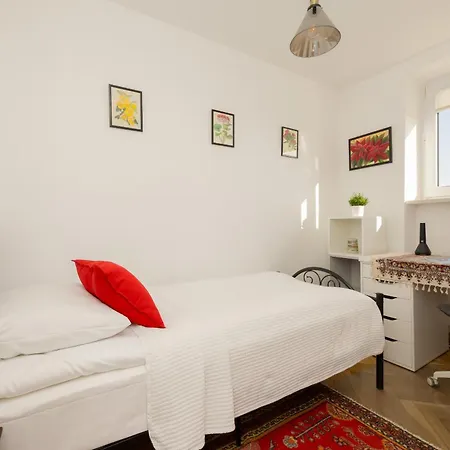 Autumn With Balcony And Two Bedrooms By Renters Apartament *