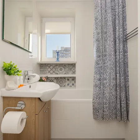 Autumn With Balcony And Two Bedrooms By Renters Apartamento *