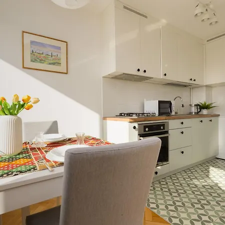 Autumn With Balcony And Two Bedrooms By Renters