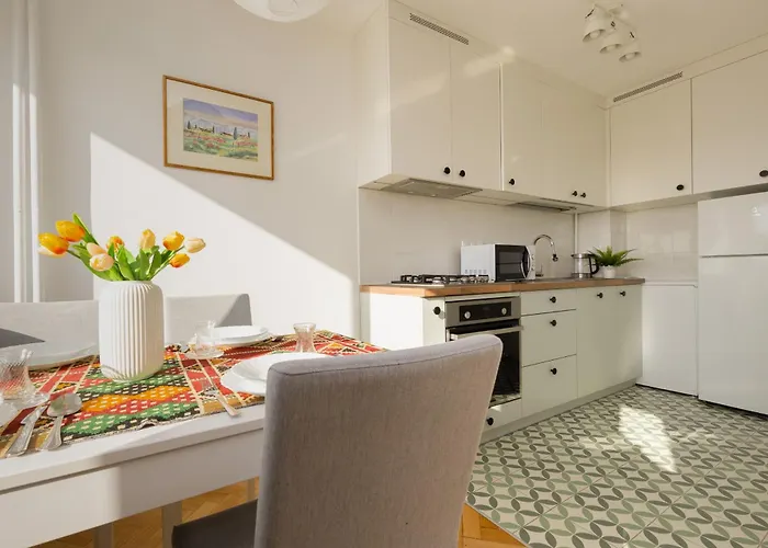 Autumn With Balcony And Two Bedrooms By Renters