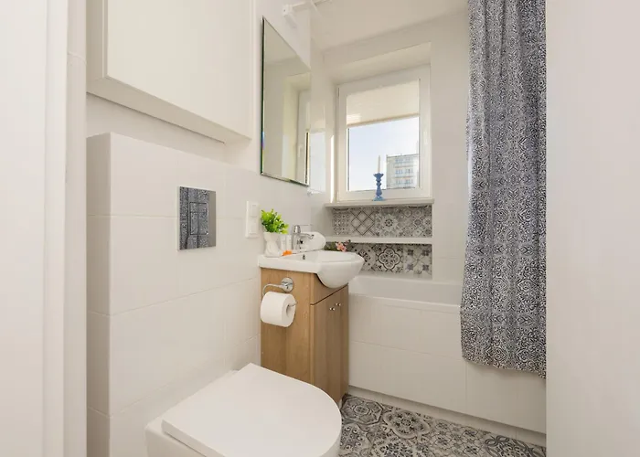 Autumn With Balcony And Two Bedrooms By Renters