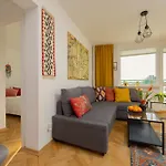 Autumn With Balcony And Two Bedrooms By Renters Daire Varşova