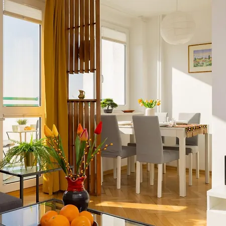 Autumn With Balcony And Two Bedrooms By Renters * Varşova